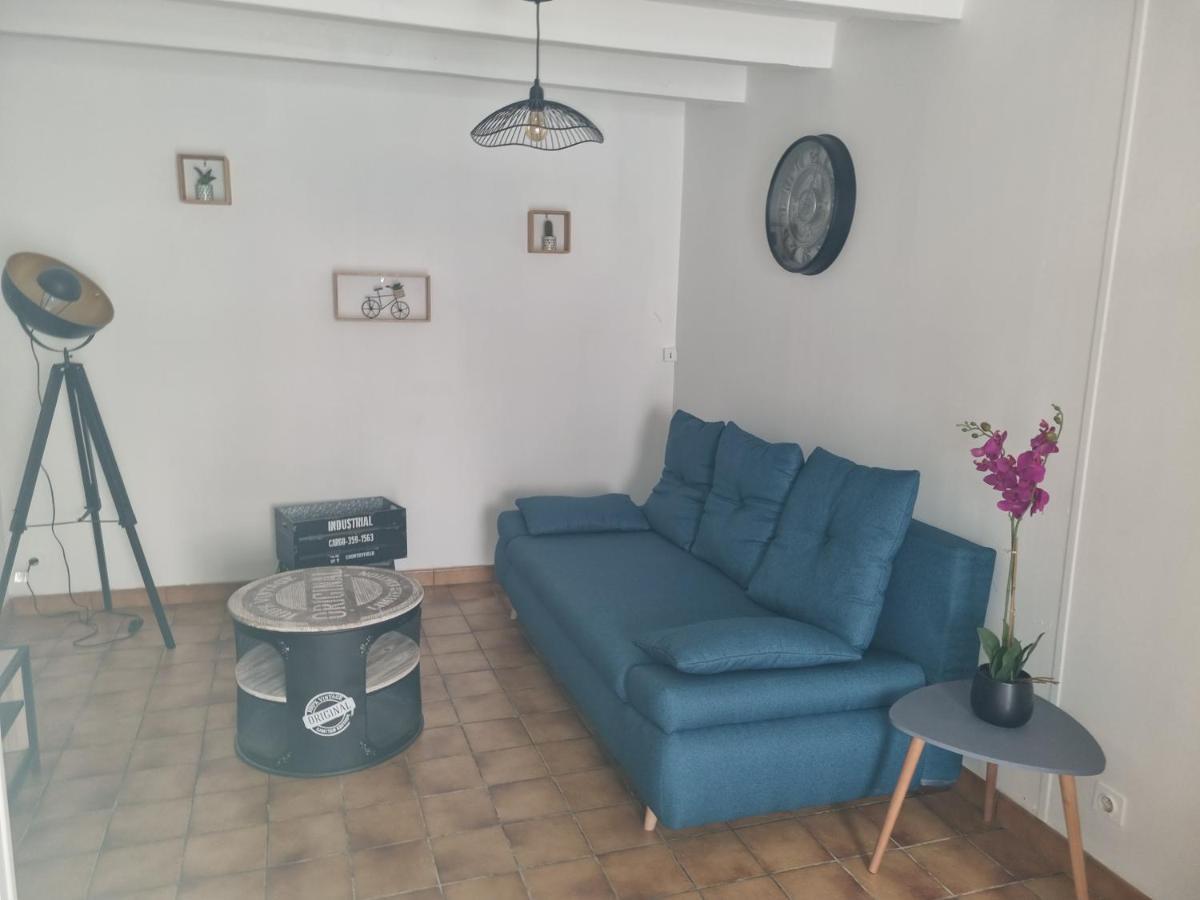 Jolie Petite Maison Dans Village Fortifie Brigueuil Екстериор снимка